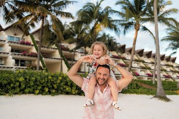 3 outdoor pools, pool umbrellas, sun loungers