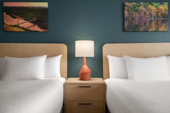 Executive Suite, Corner