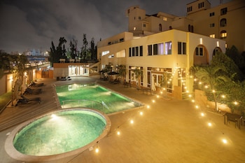 Outdoor pool, sun loungers