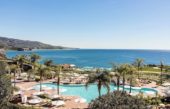 4 piscines extérieures, cabanas (supplément), parasols