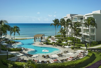 3 outdoor pools, a heated pool, open 7:00 AM to 7:00 PM, pool umbrellas