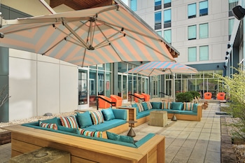 Lobby lounge
