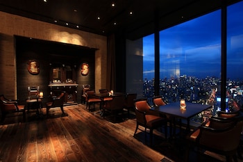 3 restaurants, lunch served