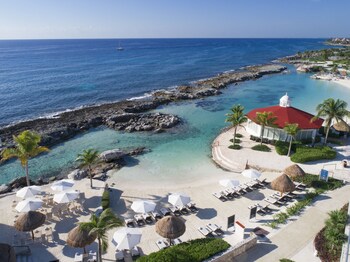 7 bars/lounges, swim-up bar