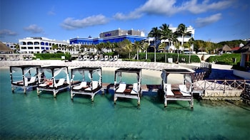 7 bars/lounges, swim-up bar