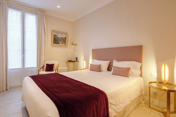 Executive Double Room | Desk, laptop workspace, blackout drapes, soundproofing