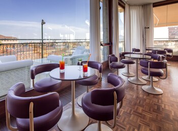 DĂźner et souper servis sur place, cuisine locale