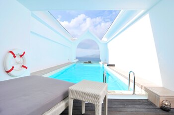 Indoor pool, seasonal outdoor pool