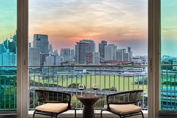 Alberca al aire libre, acceso de 07:00 a 20:00, y camastros