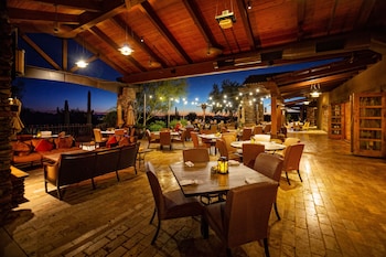 3 outdoor pools, pool umbrellas, sun loungers