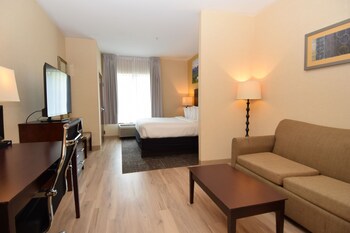 Alberca techada y alberca al aire libre