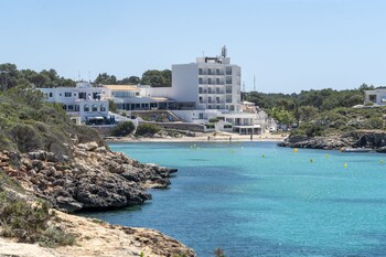Sulla spiaggia, un bar sulla spiaggia