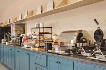 Buffet déjeuner gratuit tous les jours