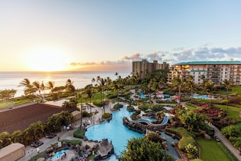 4 piscines extérieures, cabanas (supplément), parasols