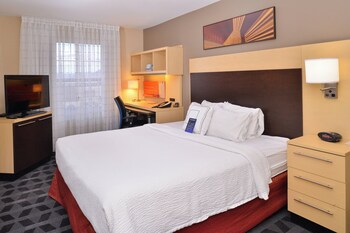 Suite, 2 Bedrooms, Non Smoking | Premium bedding, in-room safe, desk, iron/ironing board