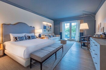 Private beach nearby, free beach shuttle, sun-loungers, beach towels