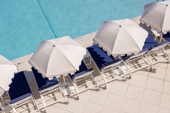 Private beach nearby, free beach shuttle, sun-loungers, beach towels