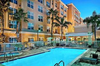 Outdoor pool, pool umbrellas, sun loungers