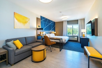 Premium bedding, pillowtop beds, in-room safe, desk