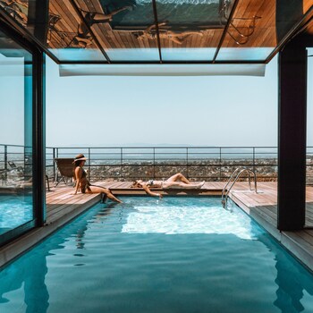 Outdoor pool, sun loungers