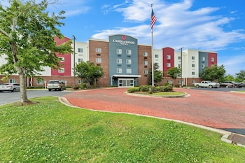 Premium bedding, in-room safe, desk, laptop workspace