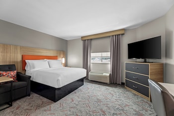 Premium bedding, in-room safe, desk, laptop workspace