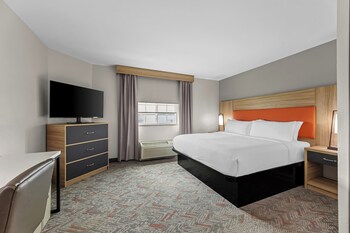 1 bedroom, premium bedding, in-room safe, desk