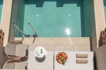 Seasonal outdoor pool, open 9 AM to 7 PM, free pool cabanas