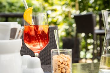 朝食、ランチ、ディナーに営業 (多国籍料理)