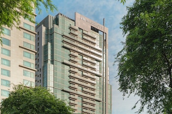 2 restaurants, breakfast, lunch, dinner served; Italian cuisine