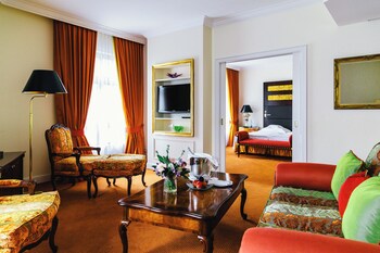 Couples treatment rooms, sauna, steam room, body treatments