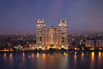 6 restaurants, breakfast, lunch, dinner served; Asian cuisine