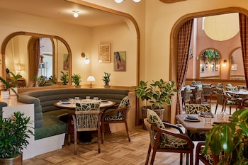 3 restaurants servant le petit déjeuner