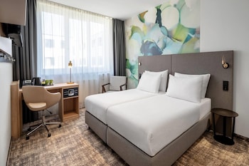 Superior Room, 2 Twin Beds, Non Smoking, Balcony (Kitchenette) | Hypo-allergenic bedding, in-room safe, desk, blackout drapes