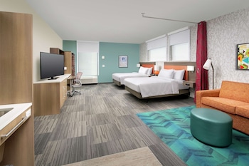 Studio, 2 Queen Beds, Accessible, Bathtub (Mobilty & Hearing) | Desk, iron/ironing board, free WiFi, bed sheets