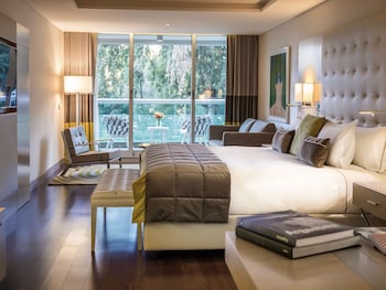 Suite Deluxe, 1 très grand lit, balcon | Draps en coton égyptien, literie de qualité, couette en duvet, minibar