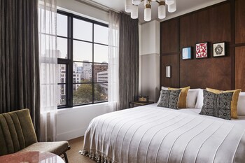 2 restaurants, lunch, brunch served; Mexican cuisine