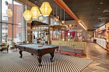 Lobby lounge