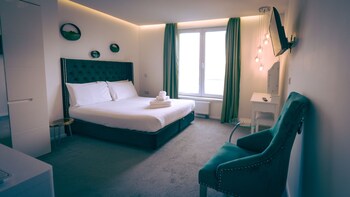 Chambre Deluxe double, balcon, vue sur la mer | Bureau, fer et planche à repasser, lit de bébé (supplément)