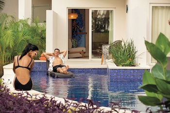 Private beach, white sand, sun-loungers, beach umbrellas