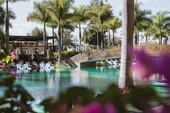 2 indoor pools, 2 outdoor pools, cabanas (surcharge), pool umbrellas