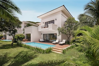 3 outdoor pools, pool umbrellas