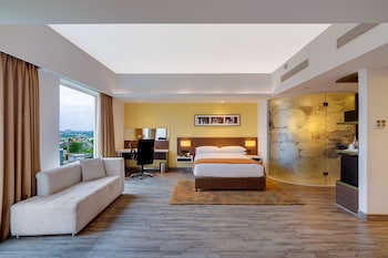 Executive Suite, 1 Queen Bed, Non Smoking, City View | 1 bedroom, premium bedding, in-room safe, individually furnished
