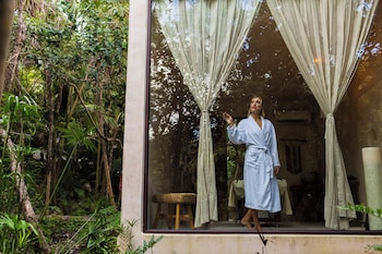 6 piscines extérieures, cabanons gratuits, parasols de plage