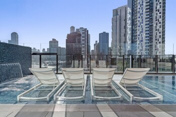 書桌、筆電工作空間、隔音、熨斗/熨衣板