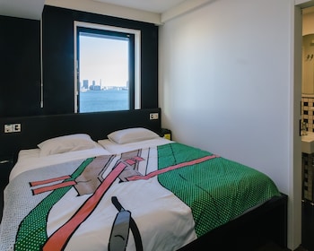 High floor ocean view Hollywood Twin room | Beach/ocean view