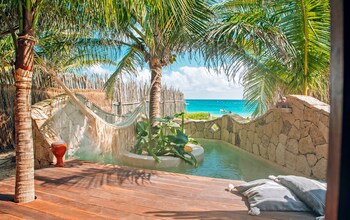 Oceanfront Suite with Plunge Pool | 1 chambre, literie de qualité supérieure, Wi-Fi gratuit, draps fournis