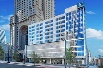 2 bars-salons, bar sur le toit