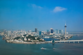 室内游泳池,季节性开放的室外游泳池,09:00 至 17:00 开放, 池畔遮阳伞, 日光浴躺椅