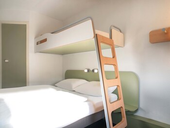 Tägliches Frühstücksbuffet (13.90 EUR pro Person)